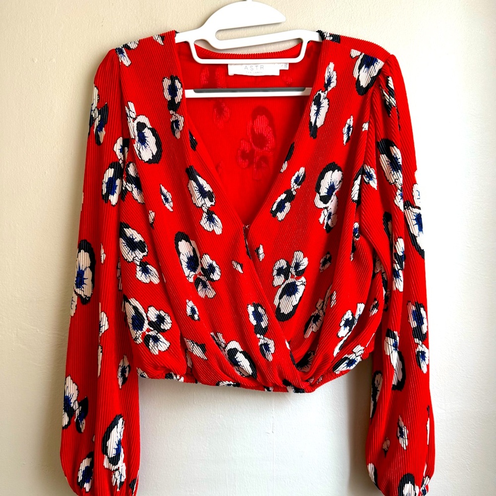 ASTR The Label Red Floral Plissé Surplice Crop Blouse Balloon Sleeve Small